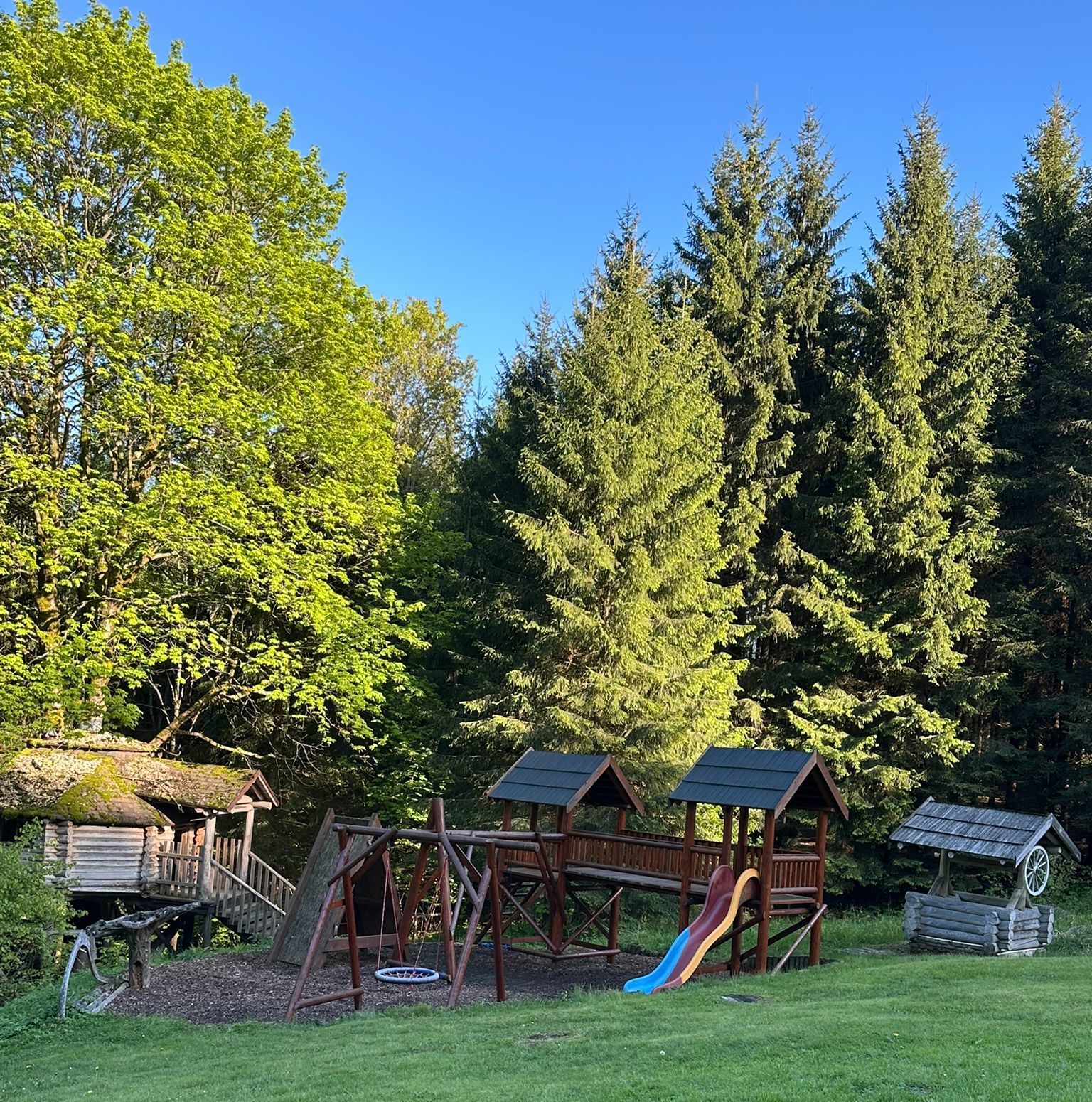 Detské ihrisko, šmýkačka a domček na strome – Sudopark je ideálne miesto na dovolenku s deťmi v prírode Kysúc. Zábava, pohyb a relax pre celú rodinu.